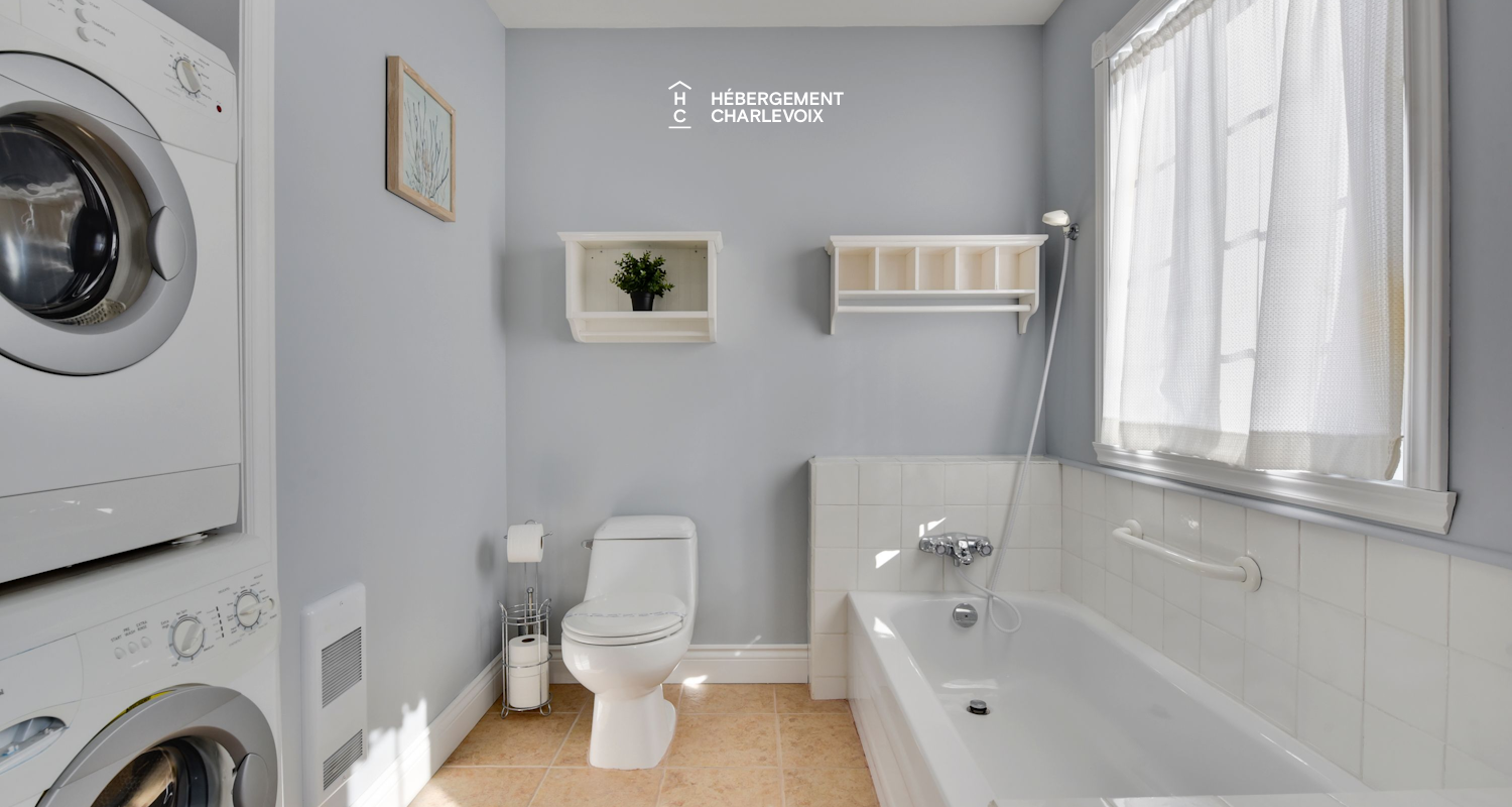 MAR-17 - Roof terrace with river view.